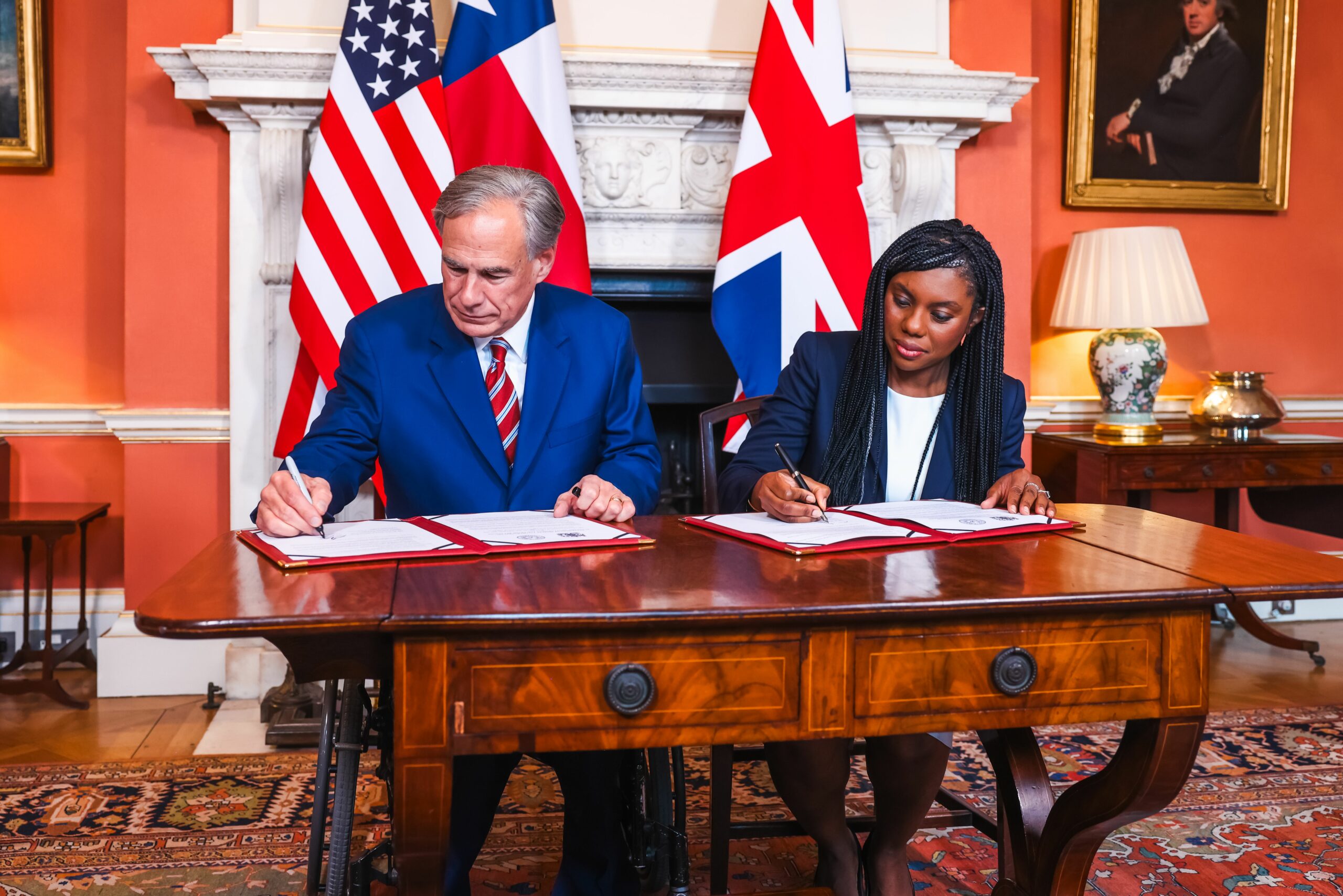 Governor Abbott Signs Statement Of Mutual Cooperation With The United Kingdom