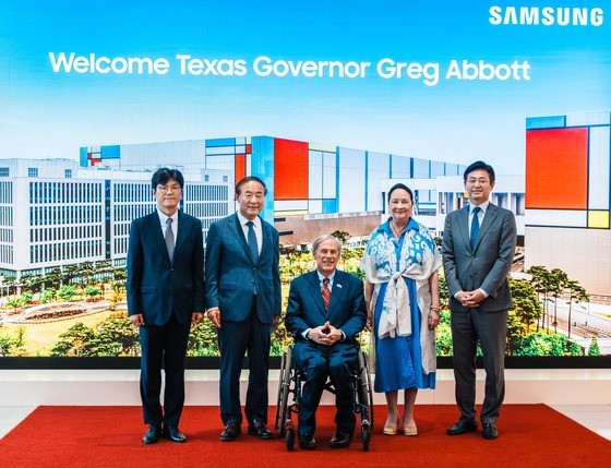 Governor Abbott Tours Samsung’s Semiconductor Facility