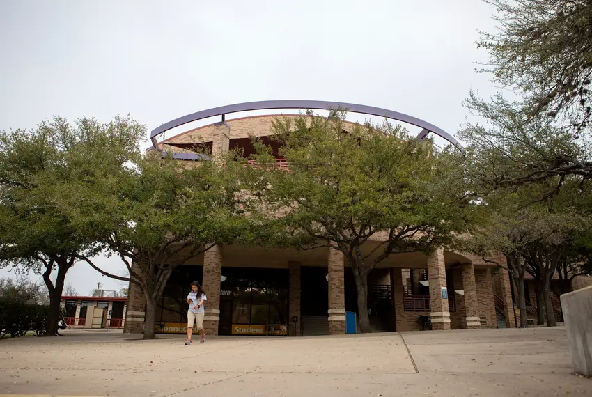 Community college “deserts” deter Texas students from getting a degree, report says