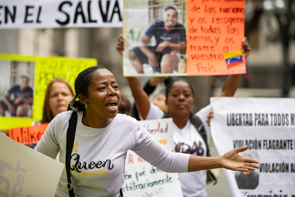 More than 12 families of Venezuelans sent to the CECOT file a complaint with the IACHR