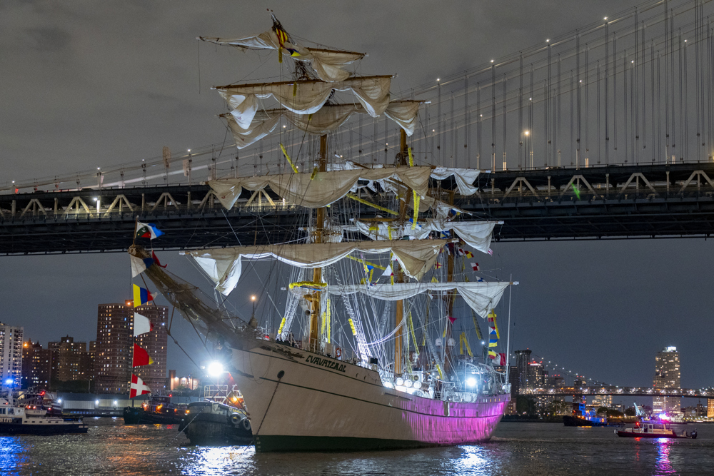 Cuauhtémoc sailboat collision with the Brooklyn Bridge leaves injured
