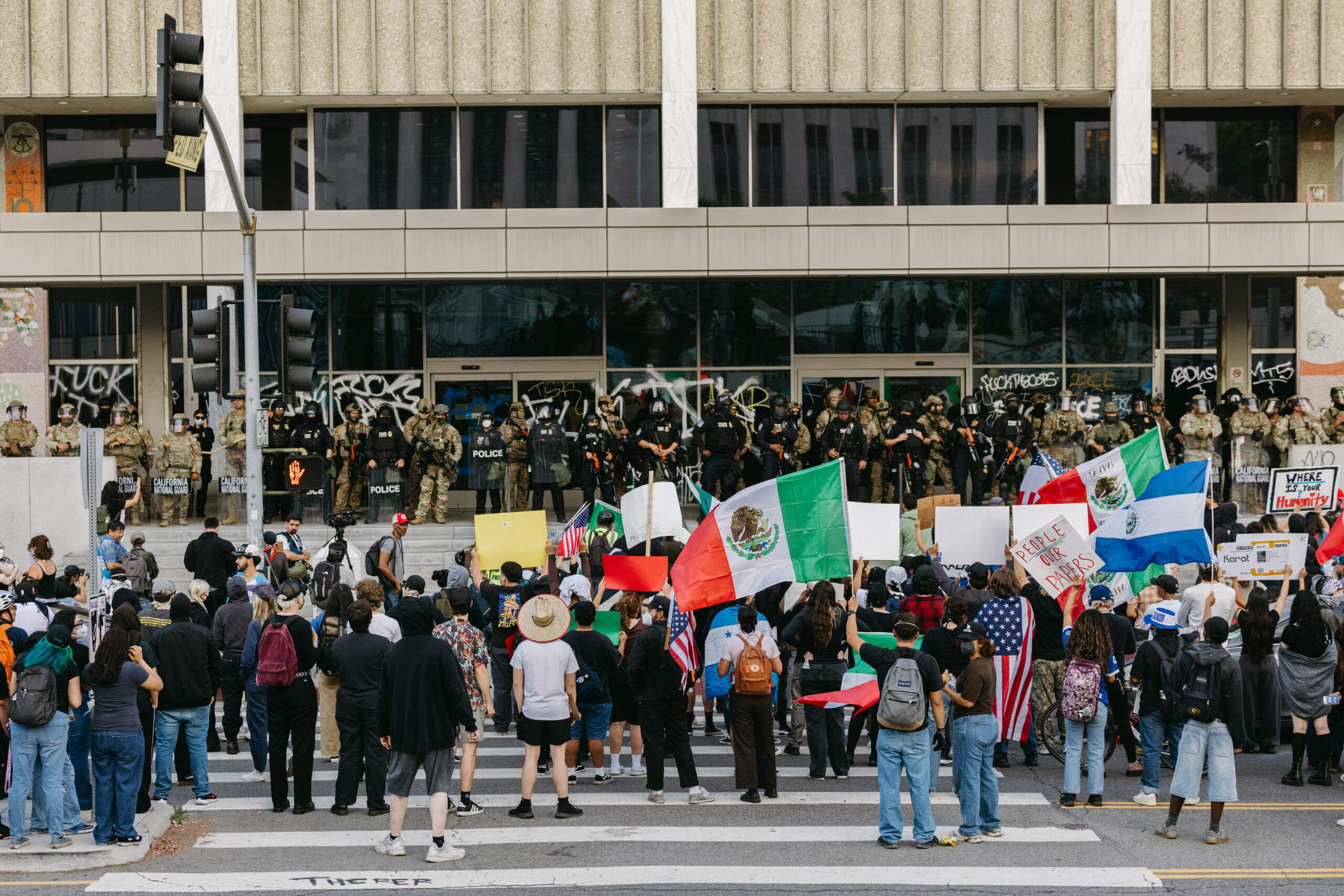 Trump blundered in L.A. riots. So did protesters who waved Mexican flags