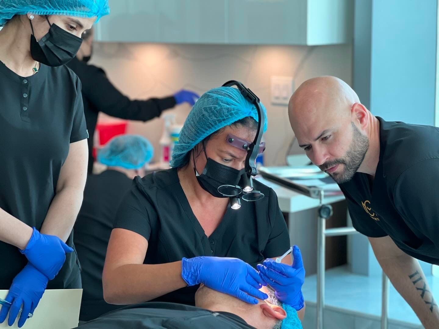El relleno dérmico sirve para rejuvenecer el rostro, pero cuidado con la migración del filler