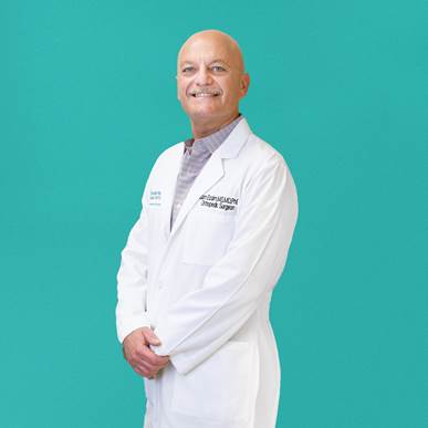 DHR Health Orthopedic Surgeon Receives “Healthcare Excellence Award” by RGV Women’s Chamber of Commerce